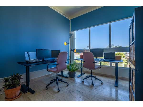 Tropical Home Close To Everything