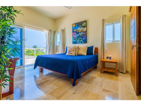 Tropical Home Close To Everything