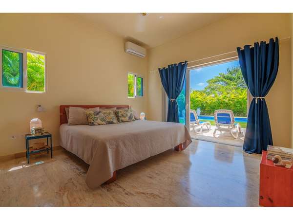 Tropical Home Close To Everything