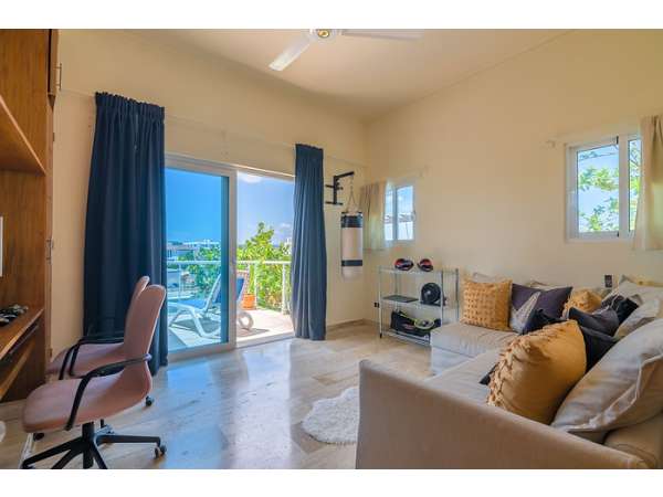 Tropical Home Close To Everything