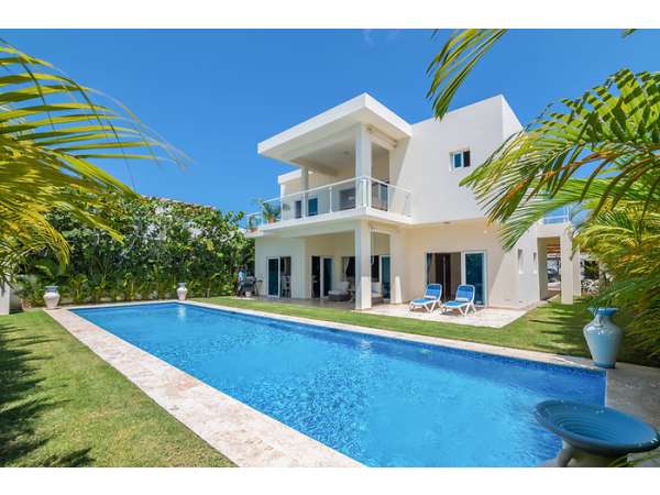 Tropical Home Close To Everything