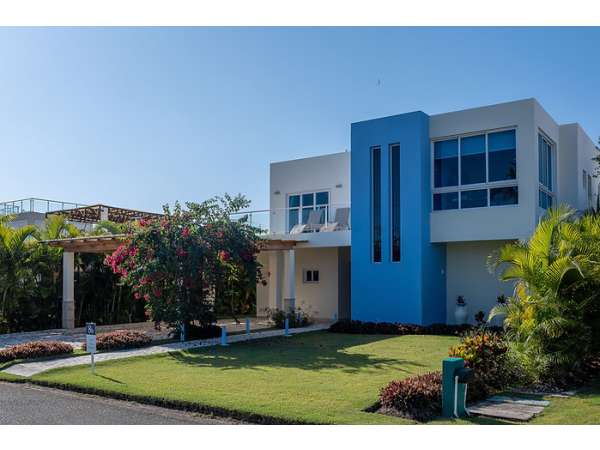 Tropical Home Close To Everything