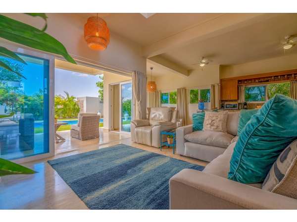 Tropical Home Close To Everything