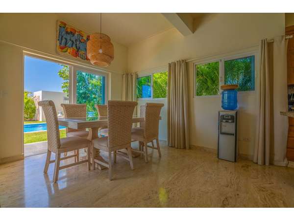 Tropical Home Close To Everything