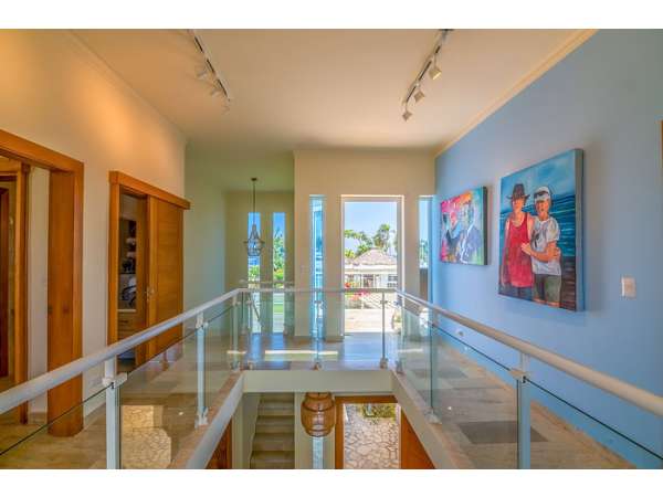 Tropical Home Close To Everything