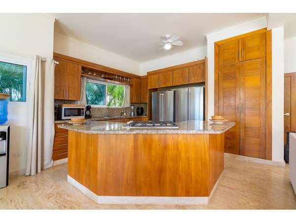 Tropical Home Close To Everything