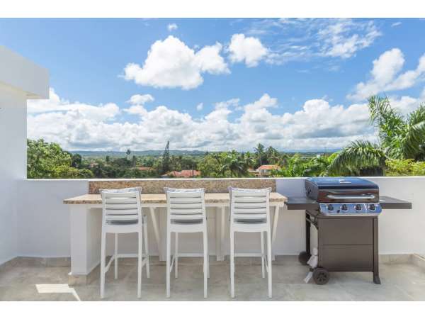 Oceanview Penthouse With Private Rooftop Terrace