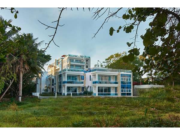 Oceanview Penthouse With Private Rooftop Terrace