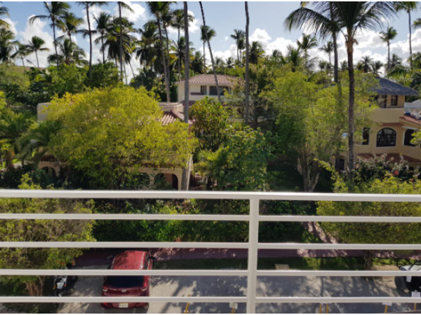 Beautiful 2 Bedroom Penthouse 4 Minute Walk To