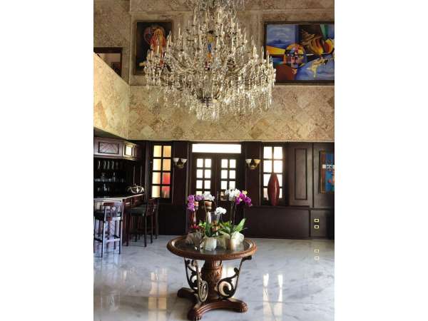 Fully Furnished 10 Bedroom Private Villa!