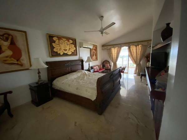 Fully Furnished 10 Bedroom Private Villa!