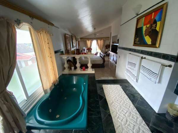 Fully Furnished 10 Bedroom Private Villa!