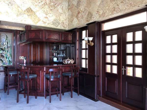 Fully Furnished 10 Bedroom Private Villa!