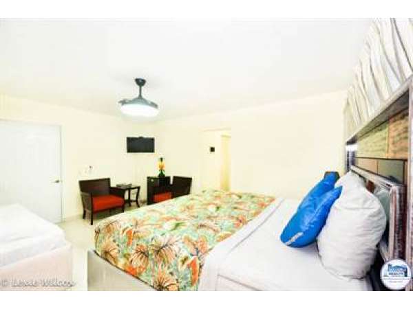 Touristic Aparthotel 18 Rooms With Pool &