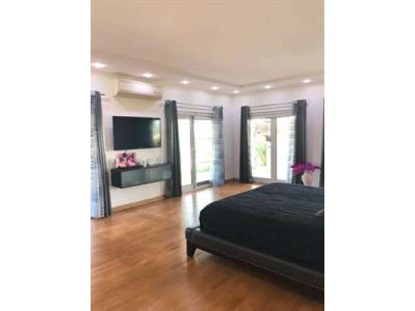 5 Bedroom Villa (house) In Costa Bavaro