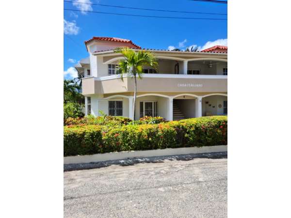 This Beautifull Secondfloor 2 Bedroom 2 Bathroom