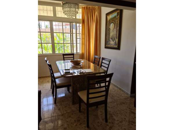 This Beautifull Secondfloor 2 Bedroom 2 Bathroom
