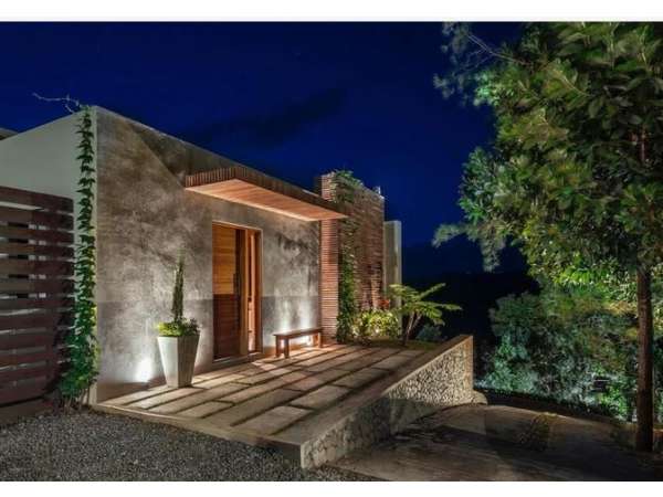 Exclusive 3 Br Villa With Spectacular Mountain
