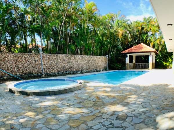 Wonderful 4 Bedroom Villa Priced To Sell