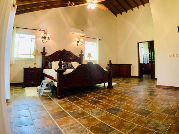 Wonderful 4 Bedroom Villa Priced To Sell