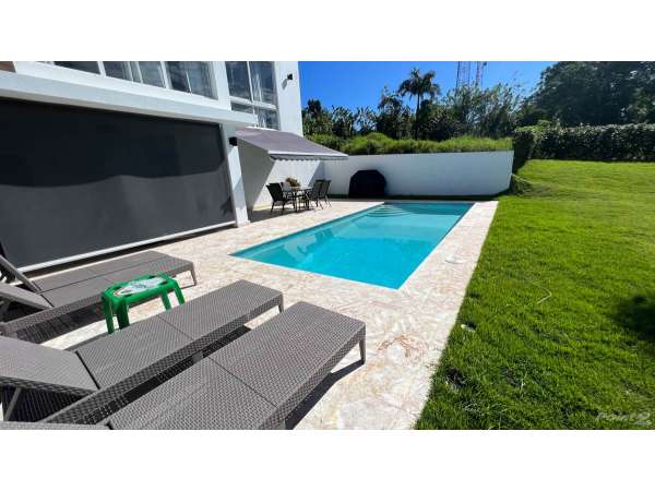 Modern And Beautiful 3 Bedroom Villa Near