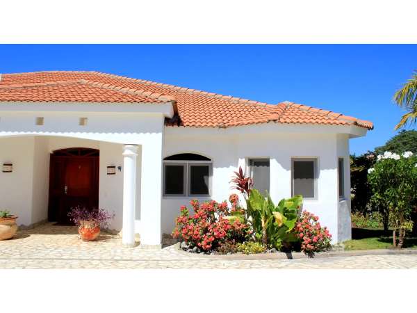 Gorgeous 3 Bed 3 Bath Villa