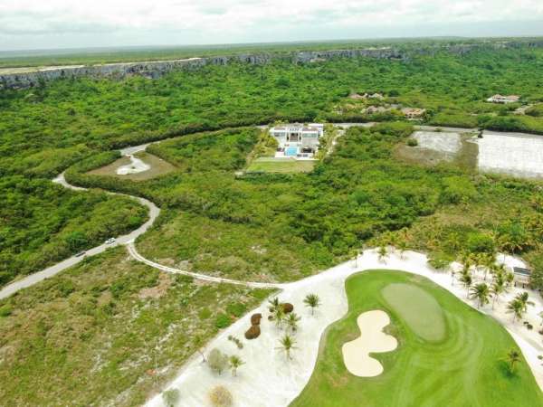 Land Lot For Sale In Cap Cana 2500 Sq.m / 26909 Sq