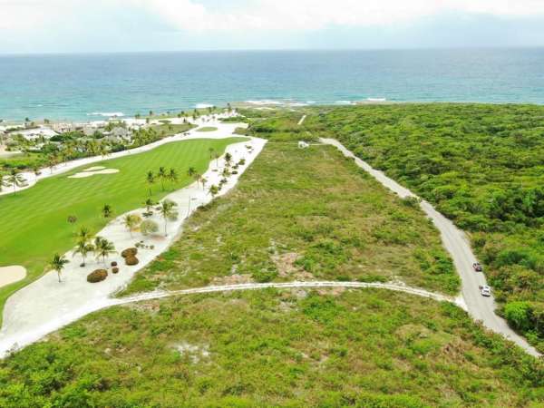 Land Lot For Sale In Cap Cana 2500 Sq.m / 26909 Sq