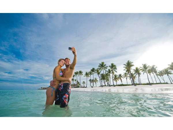 Select Contemporary Villa In Prestigious Area Cap