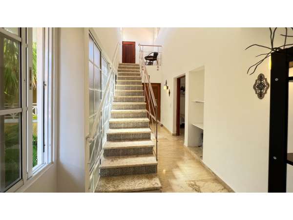Spacious Villa With Golf Course Views