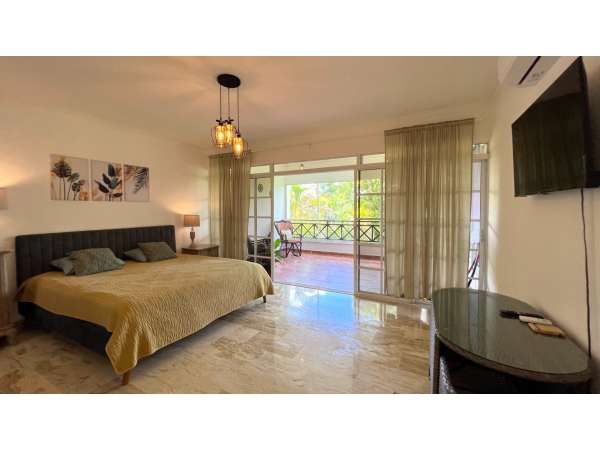 Spacious Villa With Golf Course Views