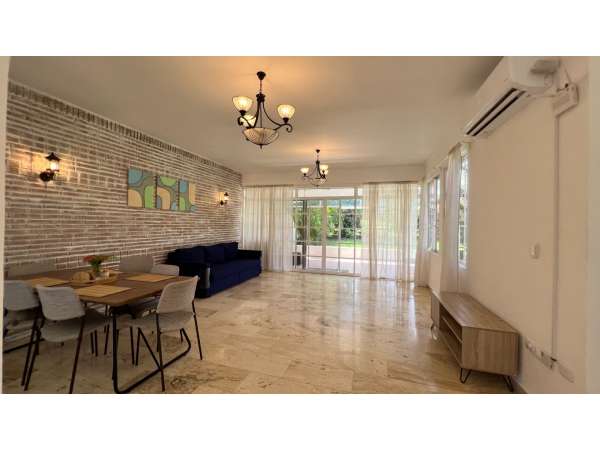 Spacious Villa With Golf Course Views