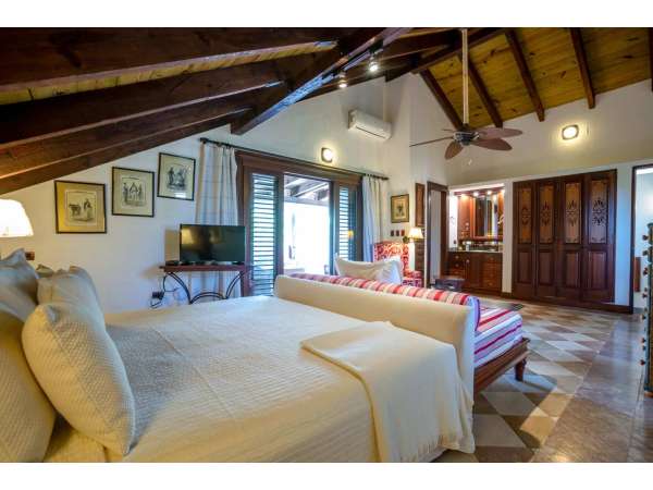 Exclusive 6-bedroom Villa In Casa De Campo: A