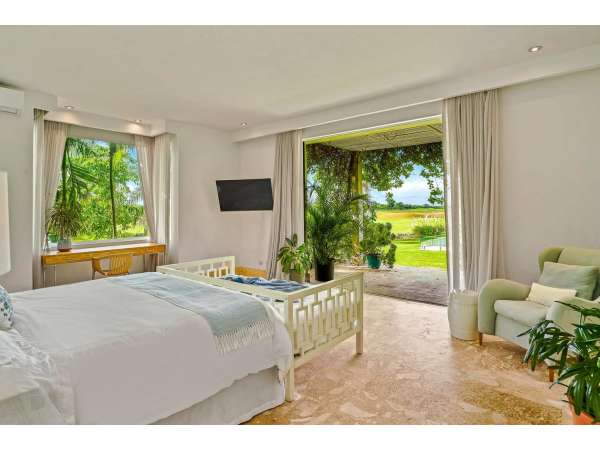 Exquisite 5-bedroom Villa Overlooking The Golf