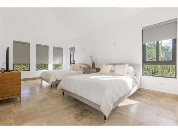 Stunning 6-bedroom Garden View Villa In Casa De