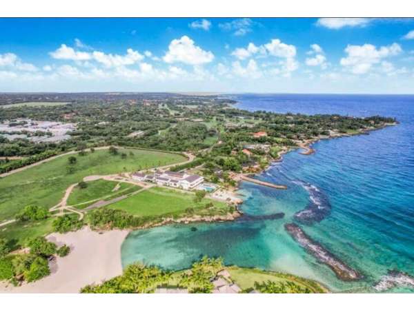 Oceanfront Grandeur: The Ultimate 12-bedroom