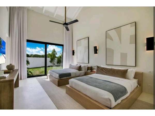 Oceanfront Grandeur: The Ultimate 12-bedroom