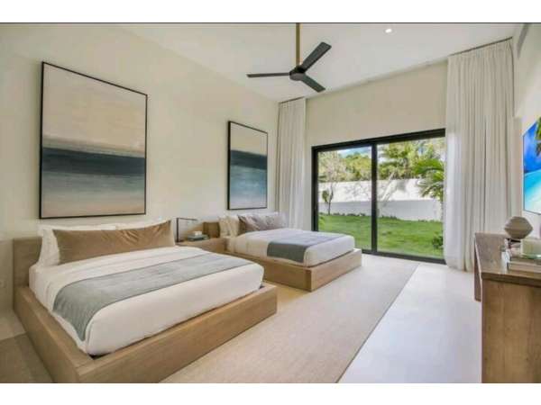 Oceanfront Grandeur: The Ultimate 12-bedroom