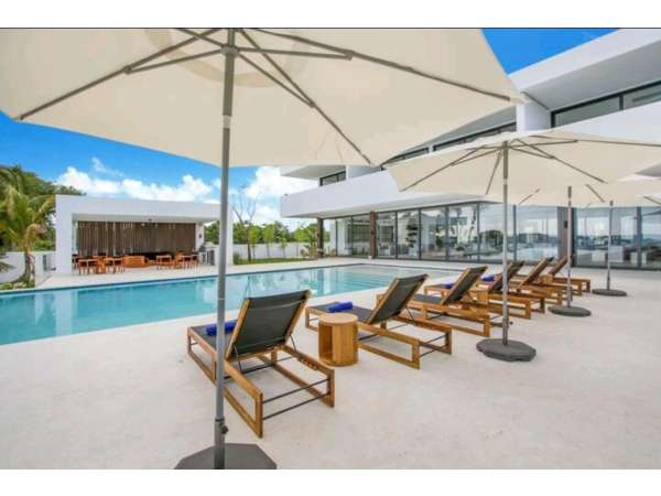 Oceanfront Grandeur: The Ultimate 12-bedroom