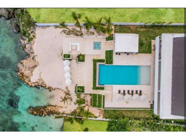Oceanfront Grandeur: The Ultimate 12-bedroom