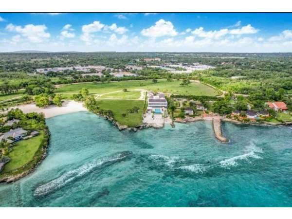 Oceanfront Grandeur: The Ultimate 12-bedroom