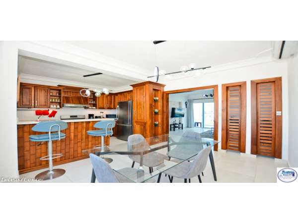 Sol Tropical 2 Bedroom Penthouse With Private