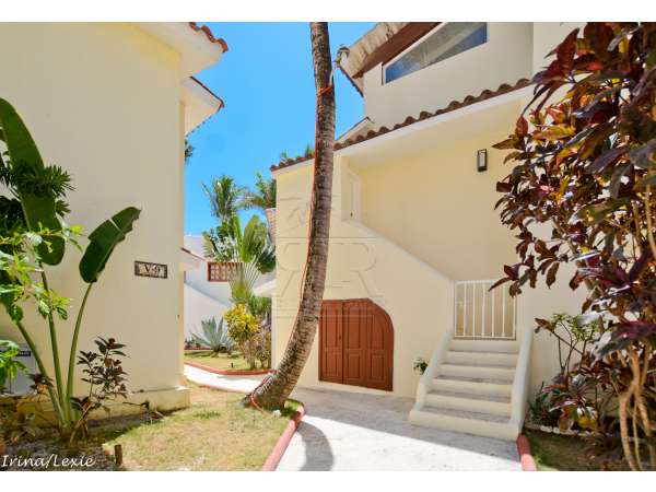 Ocean View Bi-level Los Corales Village