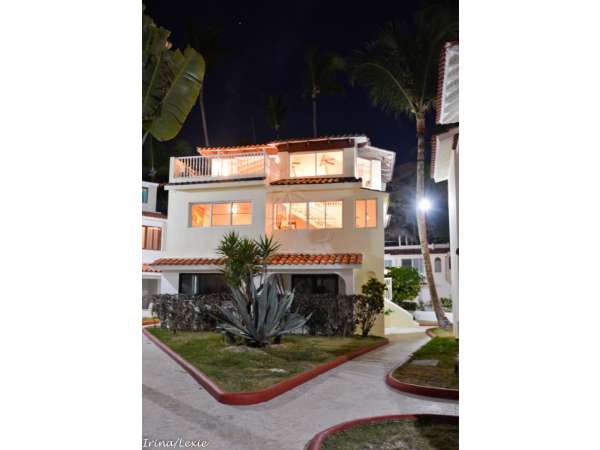 Ocean View Bi-level Los Corales Village