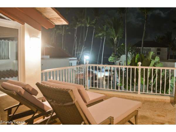 Ocean View Bi-level Los Corales Village