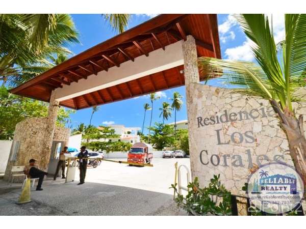 Ocean View Bi-level Los Corales Village