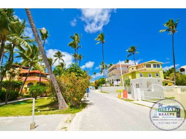 Ocean View Bi-level Los Corales Village