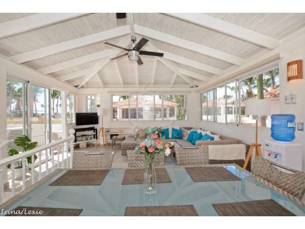 Ocean View Bi-level Los Corales Village