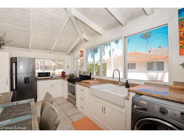 Ocean View Bi-level Los Corales Village