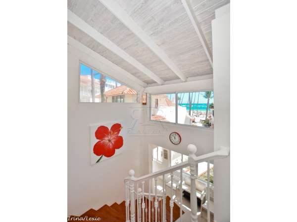 Ocean View Bi-level Los Corales Village